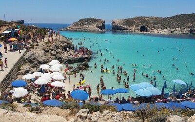 Oblíbená ostrovní destinace v Evropě ti dá kapesné 200 eur, pokud ji navštívíš v rámci letní dovolené