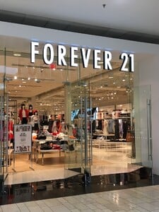 Obľúbený obchod mileniálov končí. Nestíha viac konkurovať ultra fast fashion reťazcom