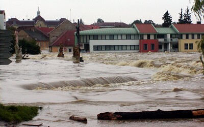 Obrazem: Před 20 lety zasáhly Česko ničivé povodně. Připomeň si největší událost svého druhu ve fotografiích