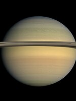 Obrazem: Webbův teleskop zachytil Saturn a jeho prstence unikátním způsobem
