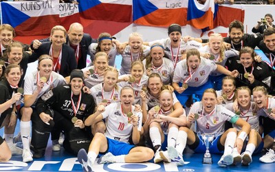 Obrovský úspěch pro český florbal! Ženský tým po 12 letech veze medaili z mistrovství světa