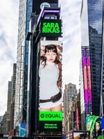 Obrovský úspech slovenskej raperky. Sara Rikas sa objavila na najznámejšom billboarde na Times Square