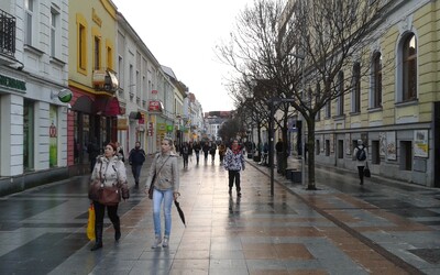 Obyvateľov Žiliny trápi už niekoľko dní zápach v ovzduší. Mnohí preto nevetrajú ani nechodia von