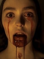 Ochránci zvířat chtějí narušit promítání filmu Nosferatu. Vadí jim scény, ve kterých krysy roznášejí mor