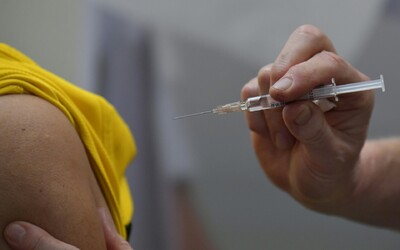 Očkování proti koronaviru se začne na lidech testovat už v červenci, do dubna 2021 by mohlo být vyrobeno až 900 milionů vakcín