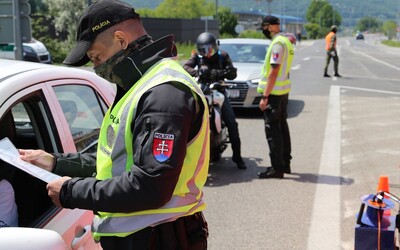 Od 1,5 až po 3,3 promile. Bratislavskí policajti zastavili rovnaký Mercedes trikrát za deň, trikrát ho šoféroval opitý vodič