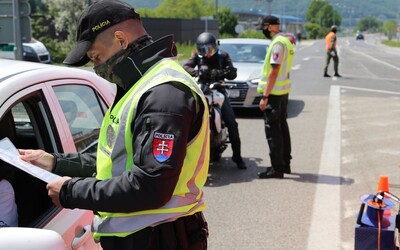 Od 9. júla budú pre pendlerov platiť nové pravidlá. Nezaočkovaným, ktorí bývajú v zahraničí, bude stačiť 7-dňový PCR test