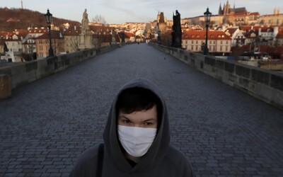 V Česku začne od polnoci platiť celoštátny zákaz vychádzania bez ochrany tváre