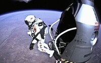 Od zoskoku z vesmíru Red Bull Stratos prešlo 10 rokov. Nový dokument prináša doteraz nevidené momenty 