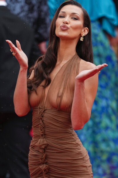 Odhalené bradavky Belly Hadid nebo elegantní Selena Gomez. Tohle jsou top outfity z filmového festivalu v Cannes