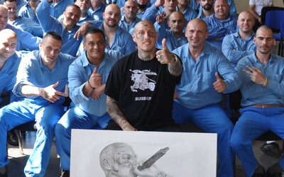 Odsúdení nakreslili Separovi obraz s jeho portrétom. Počas návštevy väzenia im hovoril aj o svojom boji s rakovinou