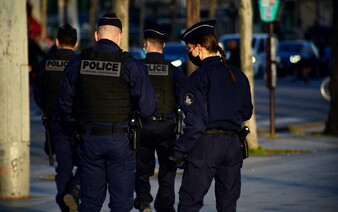 Ohavný útok ve Francii: Muž napadl nožem 4 děti a 2 dospělé, všechny oběti jsou v nemocnici. Obvinili ho z pokusu o vraždu
