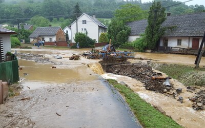 Olomoucko bojuje s náhlými povodněmi, přívalové deště si vyžádaly i lidský život