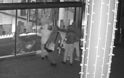 Opäť ako cez kopirák: Zlodeji  tentoraz kradli v nákupnom centre v Prahe