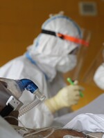 Opätovné nakazenie koronavírusom môže mať ešte ťažší priebeh, varujú vedci