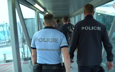 Opilý policista, který surově napadl dívku v Praze, není mimo službu. Šel na neschopenku