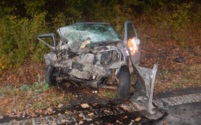 Opitý 26-ročný šofér na BMW vošiel do protismeru a spôsobil ťažké zranenia vodičovi renaultu. Následne nafúkal viac ako 2 promile