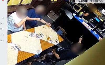 Opilý Čech začal v hospodě střílet na barmana, protože mu nechtěl dovolit kouřit uvnitř podniku