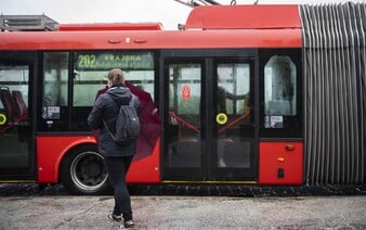 Opitý muž napadol v Petržalke vodiča MHD. Rozčúlilo ho, že sa pokazil autobus