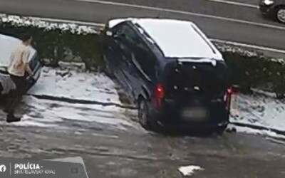 Opitý vodič na bratislavskom parkovisku poškodil 6 áut. Policajtom chcel utiecť v MHD