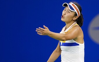 Organizátoři Australian Open zakázali divákům nosit trička s nápisem „Kde je Pcheng Šuaj?“. Zákaz rozlítil i Martinu Navrátilovou