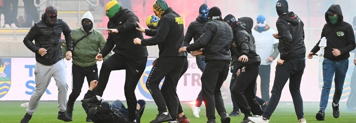 Organizátori zápasu Trnava verzus Slovan nezvládli situáciu, tvrdí polícia