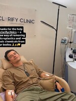 Orlando Bloom absolvoval zdravotný zákrok za 12-tisíc eur. Odborníci pred ním však varujú