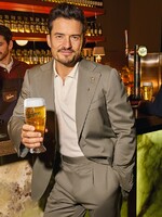 Orlando Bloom bude dělat reklamu českému pivu 