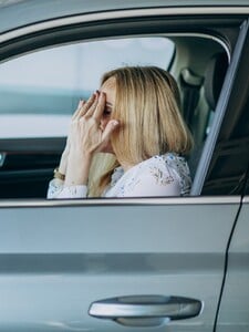 Osahávání, sexistické poznámky i porno ve výuce. To je realita českých autoškol