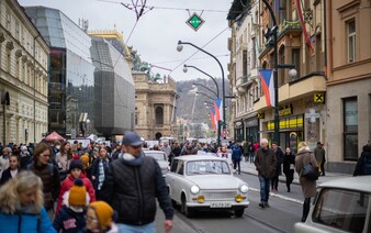Oslavy 17. listopadu ovlivní dopravu v Praze. Takhle budou jezdit tramvaje
