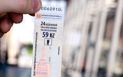 Ostrava definitivně ruší papírové jízdenky, chce, aby cestující platili kartou