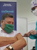 Otázky a odpovede: Je očkovanie proti koronavírusu povinné a môžem si vakcínu kúpiť na internete a pichnúť sám? 