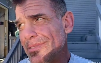 Otec střelce z gay baru v Coloradu poskytl bizarní rozhovor: „Pane bože, je můj syn snad gay,“ obával se po masakru