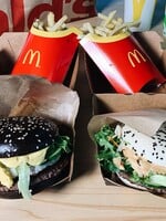 Otestovali sme ázijskú ponuku McDonald's. Čo sa skrýva za burgrami Kreveta-shi a Krava-shi?