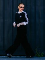 Outfit check z MBPFW: Ikona je zpátky! Tuhle tenisku od adidas nosí Adonxs, Nikki a další české osobnosti