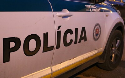 Ozbrojený muž prišiel na policajné riaditeľstvo v Bratislave. Políciu naňho upozornil taxikár