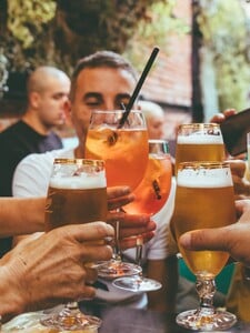 Ozempic znižuje chuť na alkohol, tvrdí nová štúdia. Takéto lieky by vraj mohli pomôcť so závislosťou