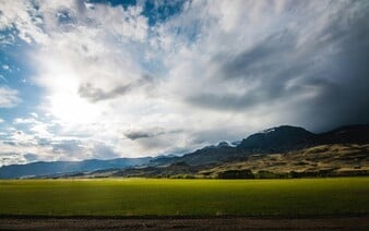 POČASÍ: Vydatný déšť vystřídá slunce, v části Česka ale deštník ještě neschovávej