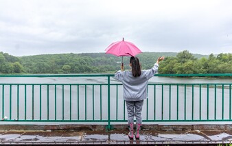 PŘEDPOVĚĎ: Česko čeká ochlazení a déšť, přijít mohou i bouřky. Koukni, jak bude příští týden