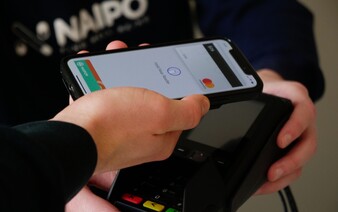 PREHĽAD: Banky menia poplatky za služby. Slováci si priplatia desiatky eur