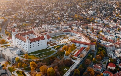 PREHĽAD: Bratislava dopadla katastrofálne. Za koľko rokov si obyvatelia európskych miest našetria na byt?