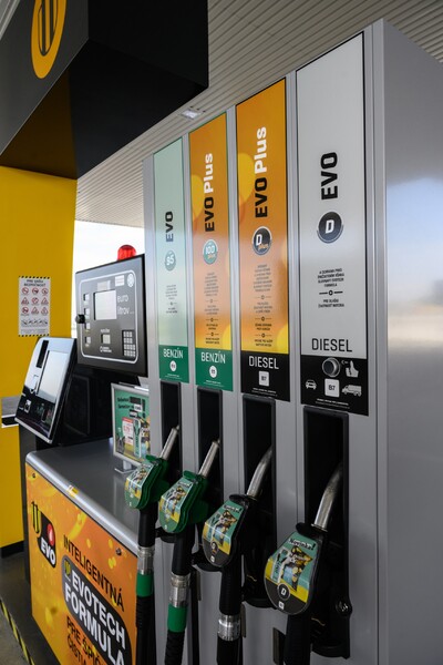 PREHĽAD: Na ktorých čerpacích staniciach natankuješ lacnejšie? Niektoré ponúkajú prémiové palivo za cenu bežného