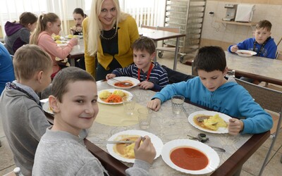 PREHĽAD: Obedy zadarmo sú späť, žiakom zaplatia až 2,30 eura na deň. Kto má na príspevok nárok?