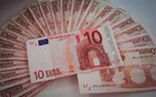 PREHĽAD: Rodičia majú nárok na tisíce eur. Takto funguje daňový bonus na dieťa v roku 2025