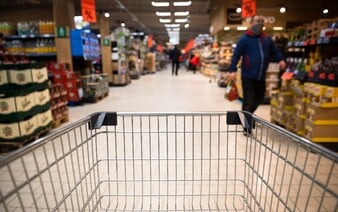 PREHĽAD: Slováci nakupujú jedny z najdrahších potravín v rámci EÚ. Maslo máme oproti susedom drahšie až o 40 %
