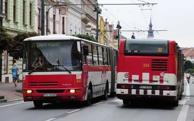 PREHĽAD: V Prešove od pondelka rušia desiatky spojov liniek MHD. Chýbajú autobusy aj personál