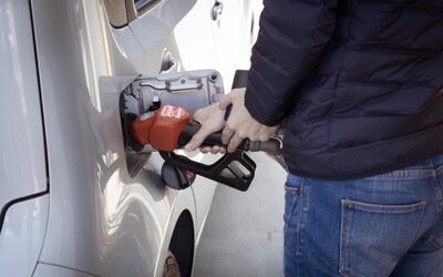 PŘEHLED: Benzin a nafta dál zlevňují. Víme, kde natankuješ nejlevněji