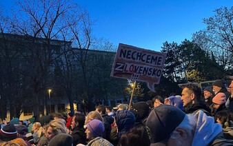 PREZIDENTSKÉ VOĽBY 2024 ZÁZNAM: Ivana Korčoka na zhromaždení v Bratislave prišli podporiť tisícky ľudí