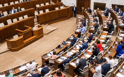 PRIESKUM: Progresívne Slovensko si drží prvenstvo, Smer podlieza 20 %. Matovičovi sa stále viac darí