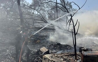 Pád lietadla v Indii zabil vyše 200 ľudí. Boeing dopadol na obytnú štvrť, medzi obeťami sú aj deti
